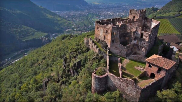 Schloss Rafenstein aus der Luft