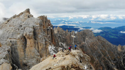Die Latemarspitze aus der Luft